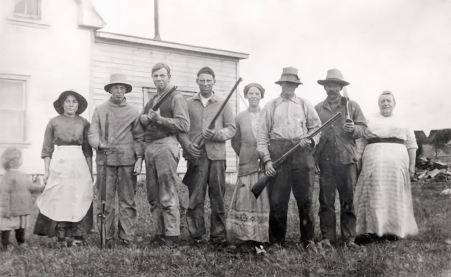 Engimyri Family - The Dog Hunters The Dog Hunters